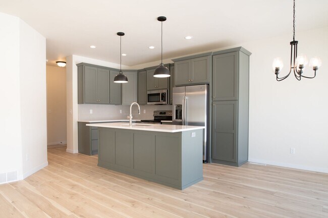 Building Photo - 1360 Goldenwood Dr