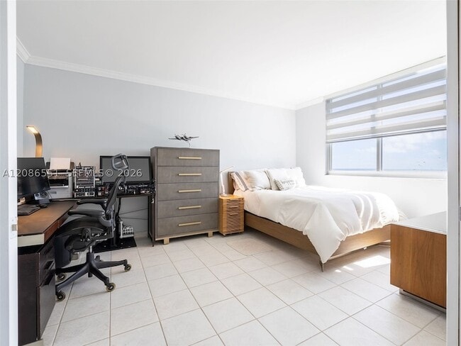 Building Photo - 500 Bayview Dr