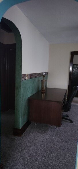 Dining room - 340 S Jackson St