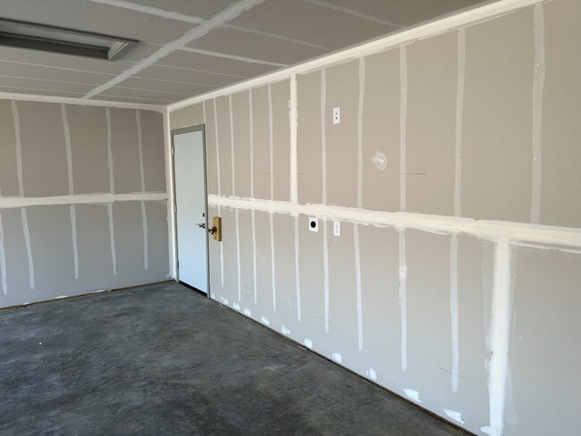 Building Photo - 1209 Salem Dr