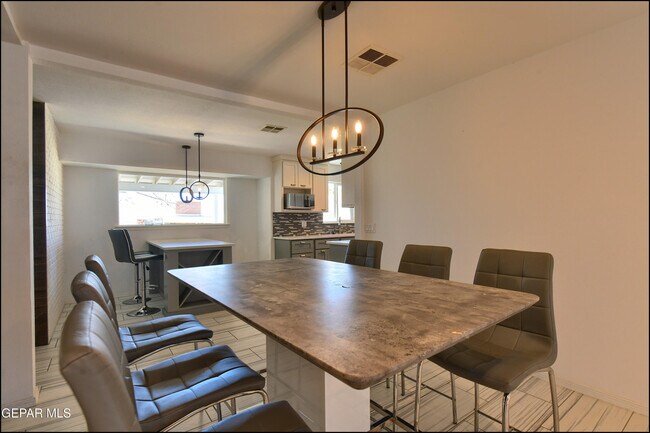 Building Photo - 6209 Heath Way