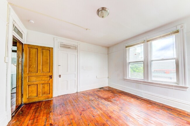 Building Photo - AVAILABLE AUGUST 2026 - Spacious Renovated 4 Bedroom, 1.5 Bath Home w/ AC!