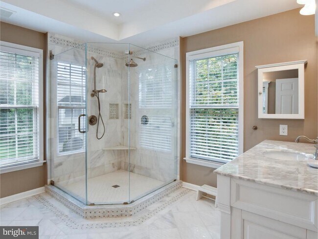 Building Photo - 27 Bodine Dr