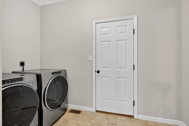 Building Photo - Beautiful 4-Bedroom Home with Modern Upgrades