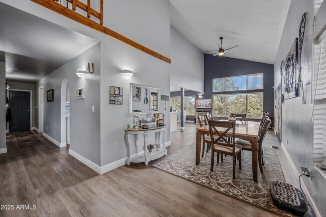 Building Photo - 1207 N Arrowhead Dr