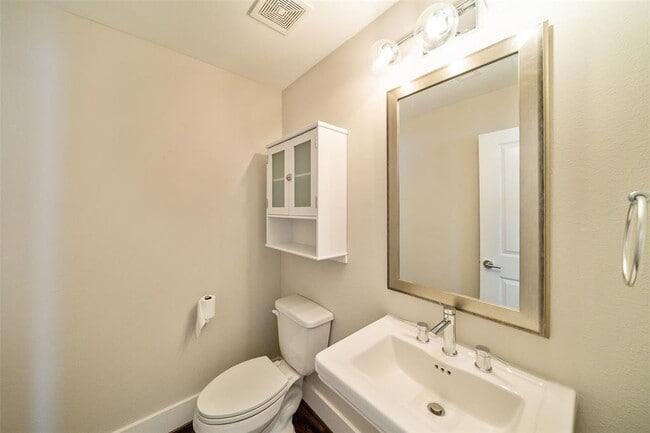 Building Photo - 5815 E Post Oak Ln