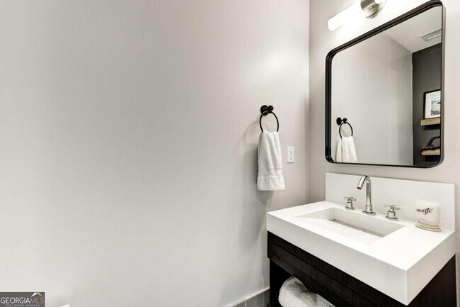 Building Photo - 1820 Peachtree St NW