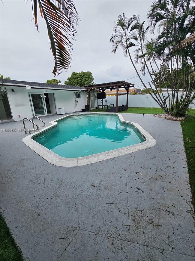 Building Photo - 1421 NW 65th Terrace