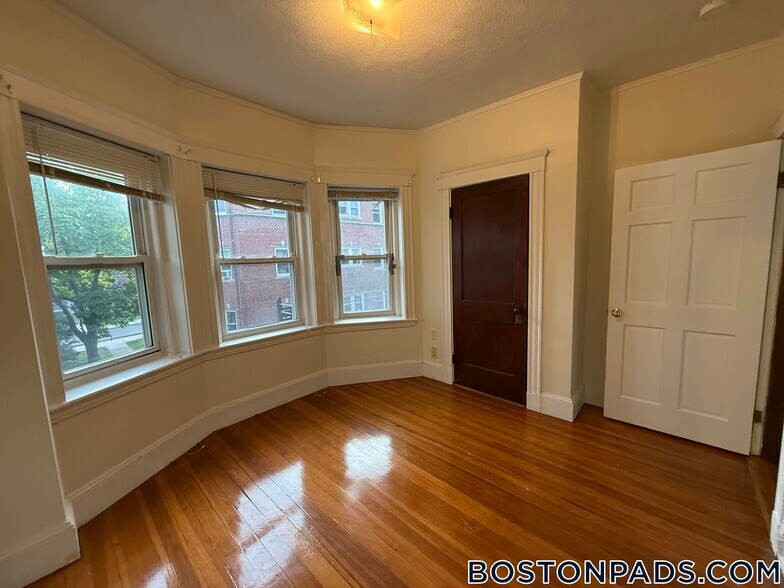 Building Photo - 163 Summer St