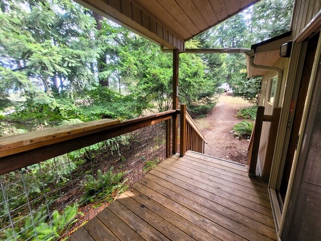 Building Photo - Cabin Style Home, 2 Bedroom - Bellingham, Toledo St
