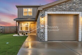 Building Photo - AVAILABLE NOW! *MORE PHOTOS COMING SOON* (SECTION 8 ACCEPTED)