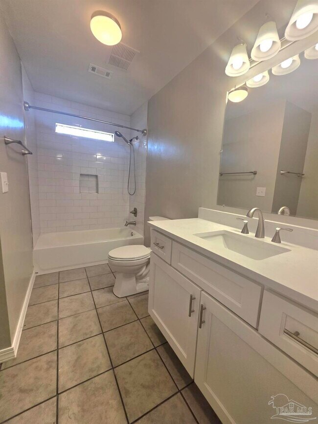 Building Photo - 760 Briarwood Dr