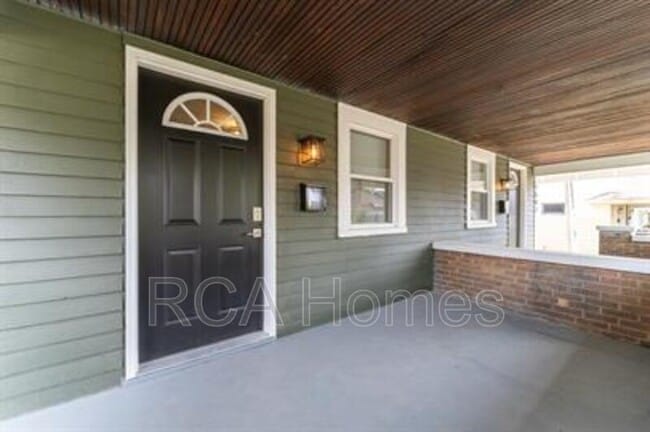 Building Photo - 1601 Villa Ave