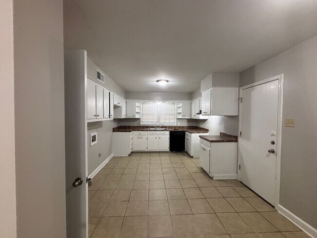 Building Photo - 2879 Bannockburn Rd