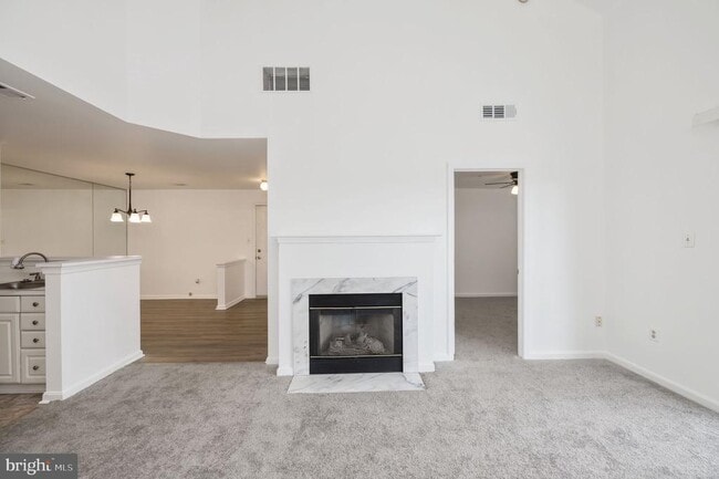 Building Photo - 1025 Gardenview Loop