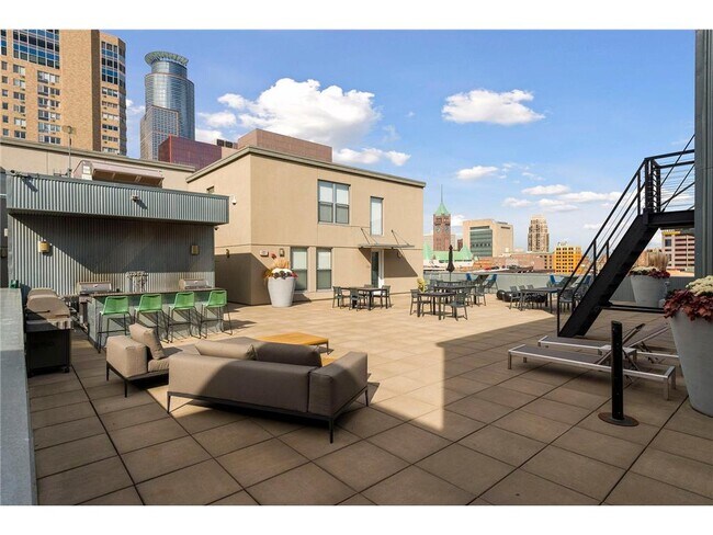 Building Photo - 521 S 7th St