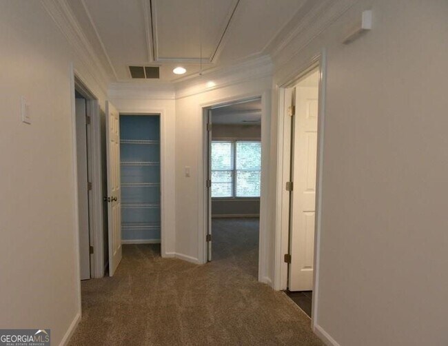 Building Photo - 115 Sutton Ct