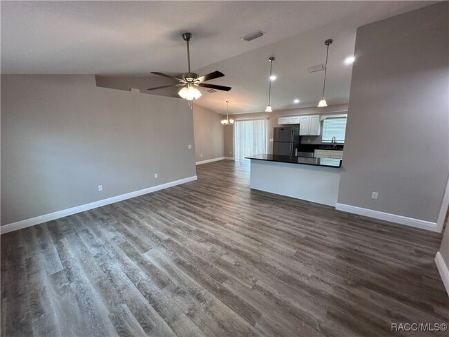 Building Photo - 2854 W Edison Pl