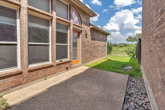 Building Photo - 9129 Cottonwood Village Dr