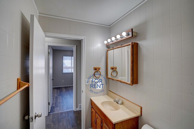 Building Photo - 3717 Larchmont St