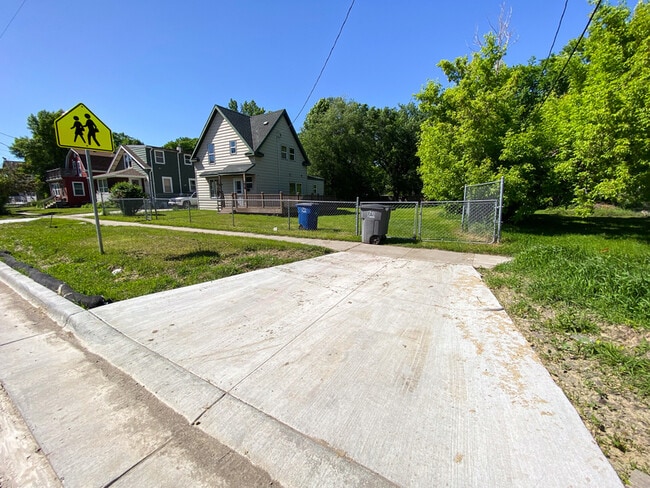 Building Photo - 1020 2nd Ave N