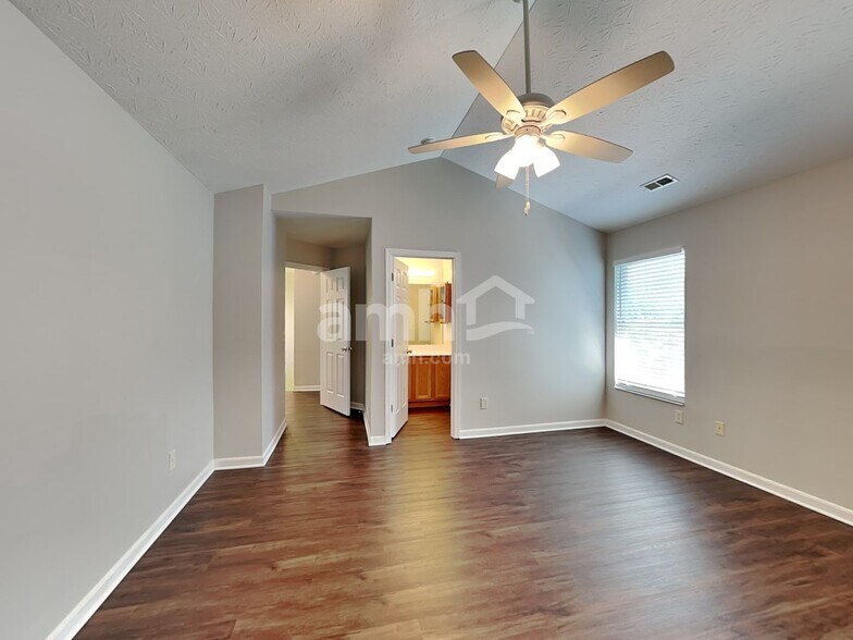 Building Photo - 637 Ellen Dr