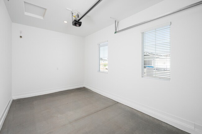 Building Photo - 3260 W Peak View Rd