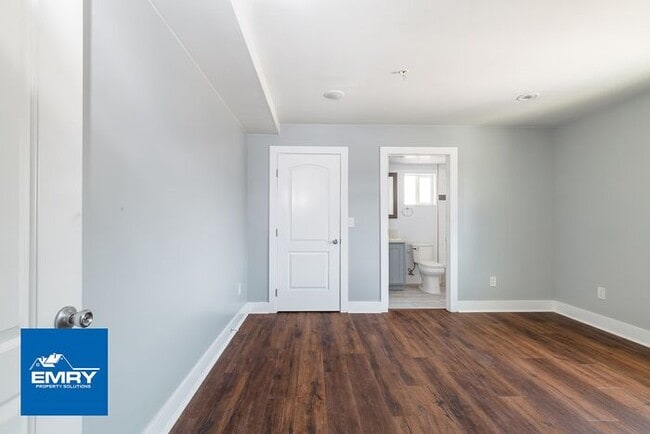 Building Photo - Gorgeous 3 Bd 2 Ba Duplex for Rent!