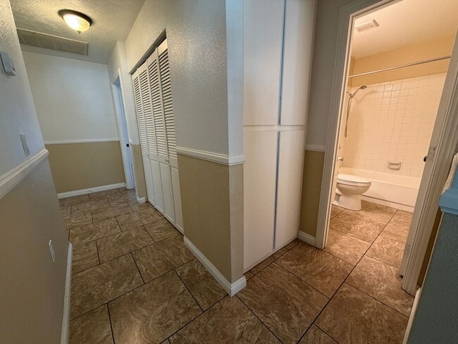Building Photo - 1133 Willow Tree Dr