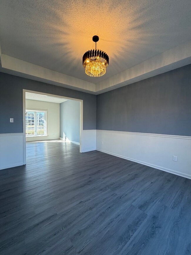 Building Photo - 4 bed | 2.5 bath | 2,630 sq ft