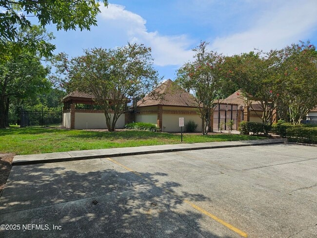Building Photo - 2715 Lantana Lakes Dr