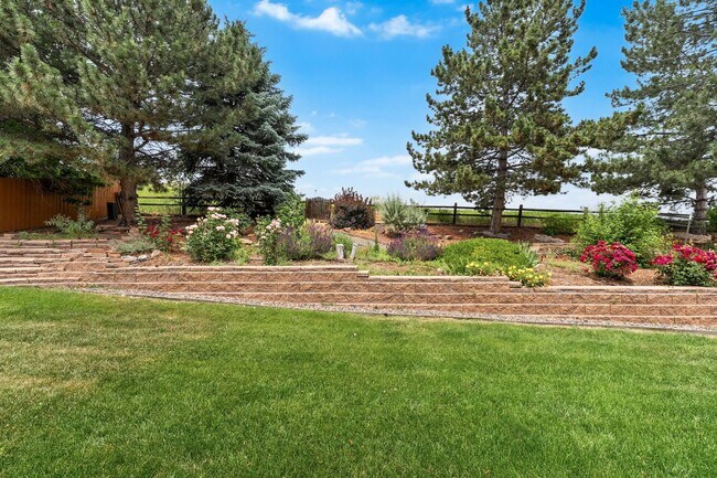 Building Photo - September 2026 - June 2027 Stunning Fully Furnished Rental in Golden, Colorado
