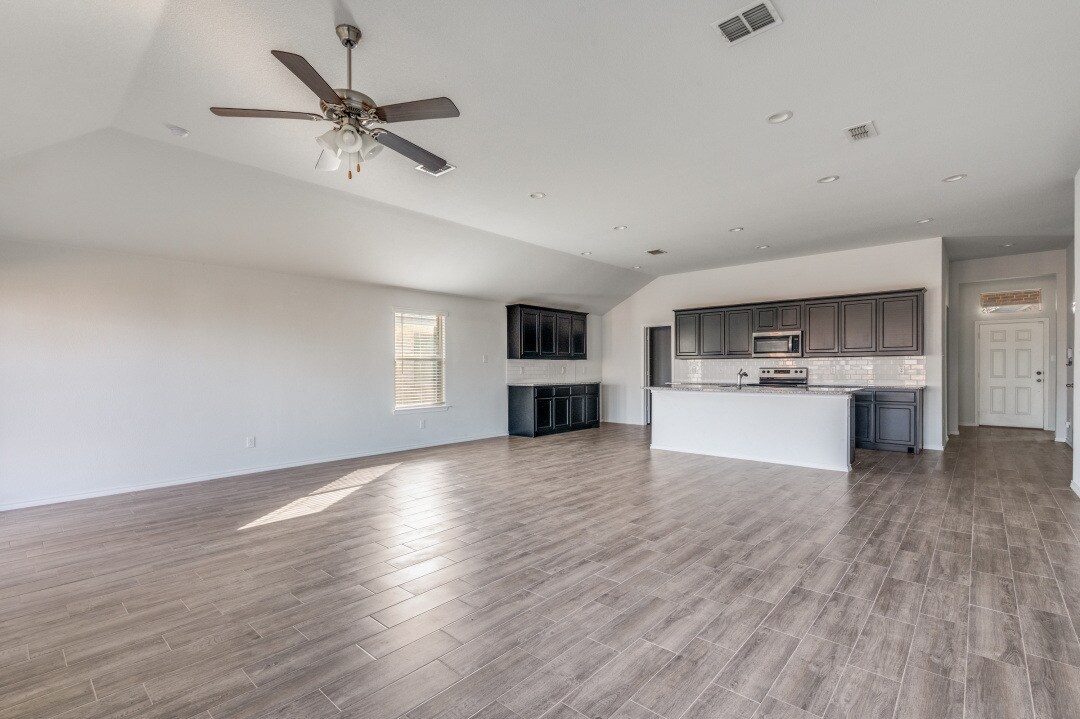 Building Photo - 10128 Boxelder Dr