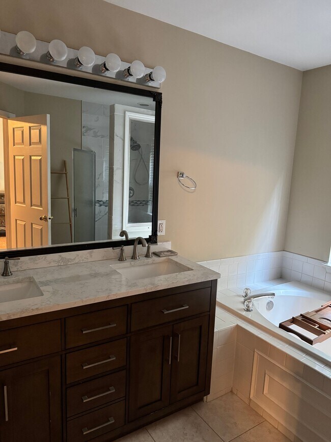 Building Photo - 13652 Palmetto Cir