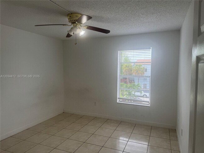 Building Photo - 1725 W 60th St