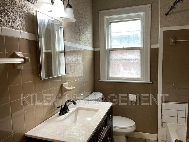 Building Photo - 16211 Fairfield St