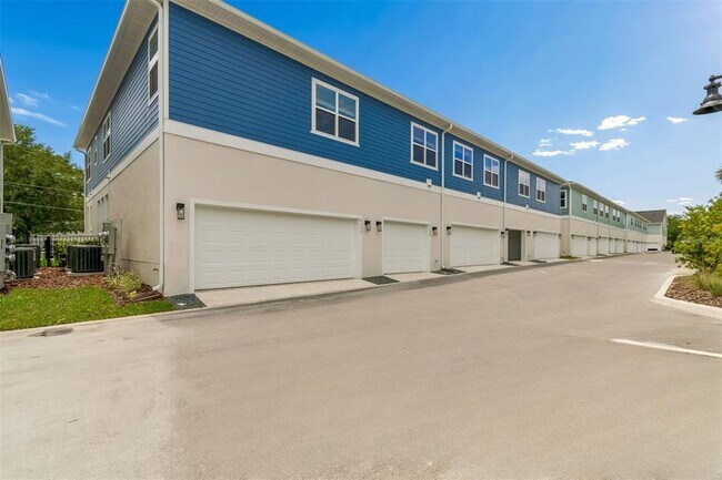 Building Photo - 4357 Roush Ave