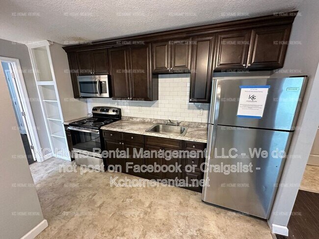 Building Photo - 901 N 16 St