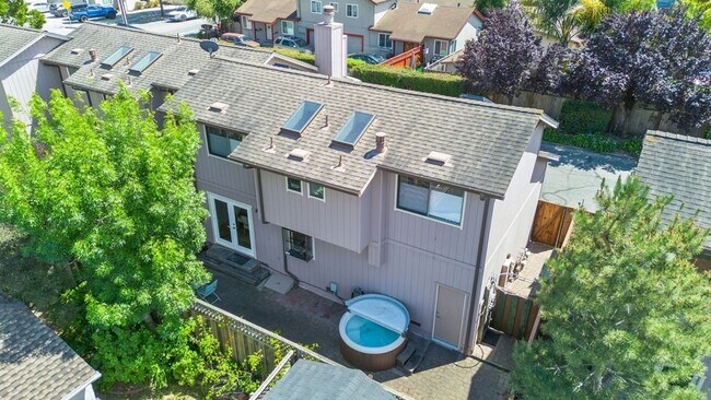 Building Photo - 755 7th Ave