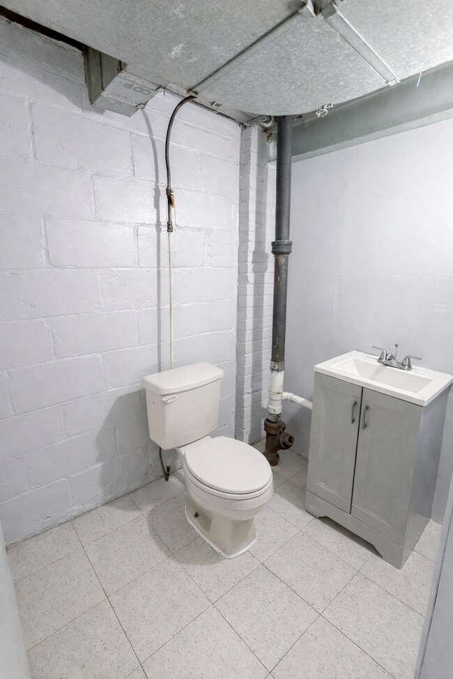 Building Photo - Home with Modern Kitchen, Finished Basement & Backyard Deck