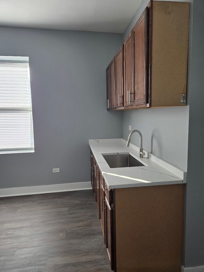 Building Photo - 1452 W 62nd St