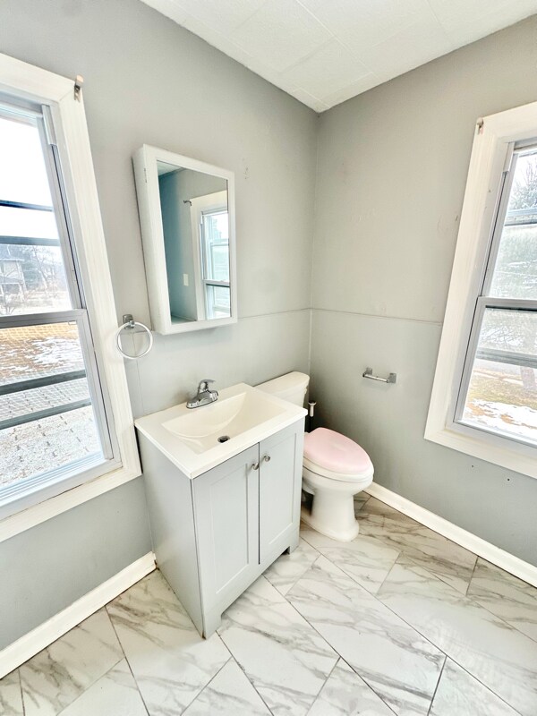 Building Photo - 338 Broad St