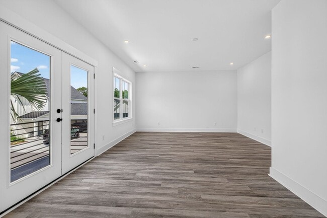 Building Photo - Modern Comfort in the Heart of Johns Island
