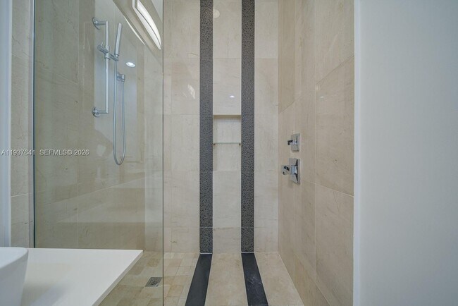 Building Photo - 601 NE 27th St