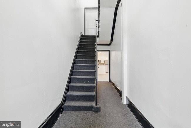 Building Photo - 1637 W Girard Ave