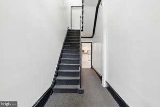 Building Photo - 1637 W Girard Ave