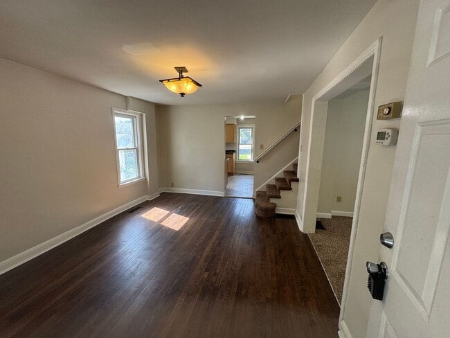 Building Photo - Gorgeous 3 Bedroom UPDATED Single Family Home