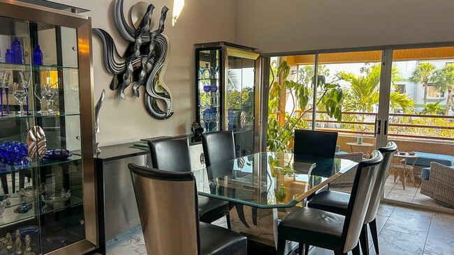 Building Photo - 1635 Royal Palm Dr S