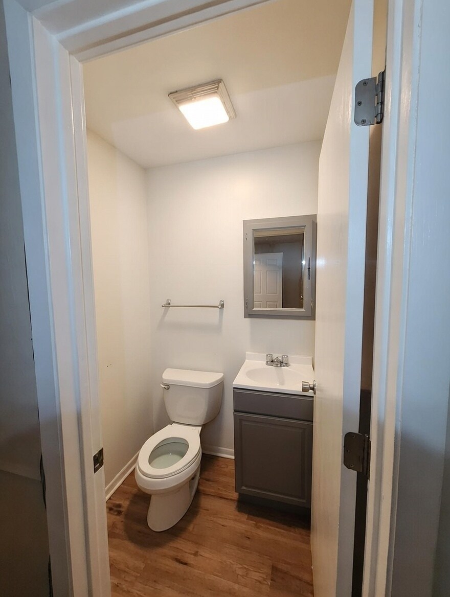 Building Photo - 1040 S York Rd