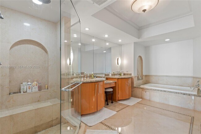 Building Photo - 17875 Collins Ave